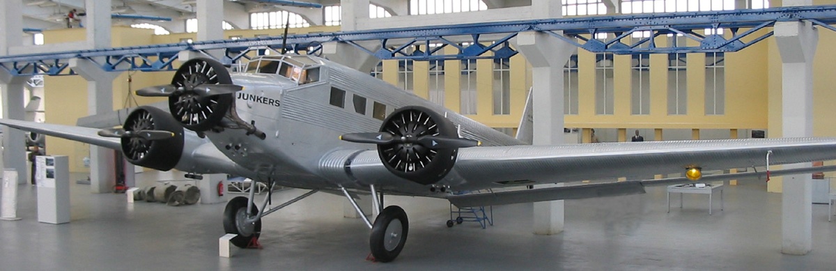 dreimotoriges Transportflugzeug Ju 52/3m (Technikmuseum  CC BY-NC-SA)