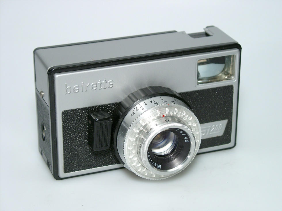 Kleinbildkamera &quot;beirette SL 200 (1)&quot; (Industrie- und Filmmuseum Wolfen CC BY-NC-SA)