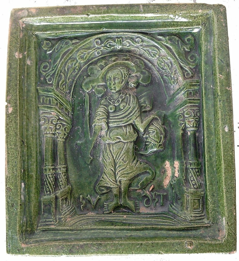 Grün glasierte Ofenkachel mit biblischer Szene (Museum Weißenfels - Schloss Neu-Augustusburg CC BY-NC-SA)