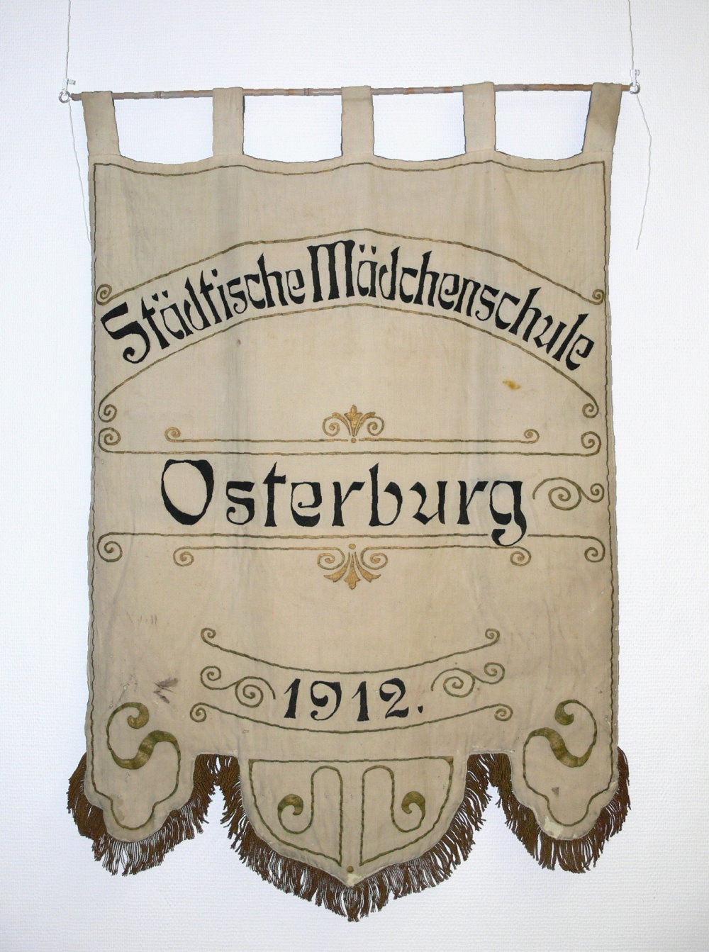 Fahne Mädchenschule Osterburg av. (Museumsverband Sachsen-Anhalt CC BY-NC-SA)
