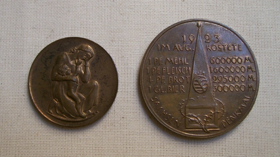 Gedenkmünzen „Des deutschen Volkes Leidensweg“ (Museum im Schloss Lützen CC BY-NC-SA)