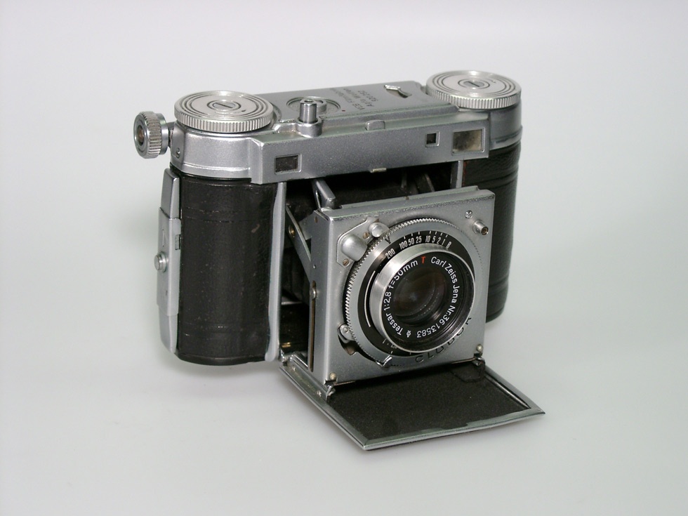 Kleinbildkamera &quot;Super Dollina II&quot; (Industrie- und Filmmuseum Wolfen CC BY-NC-SA)