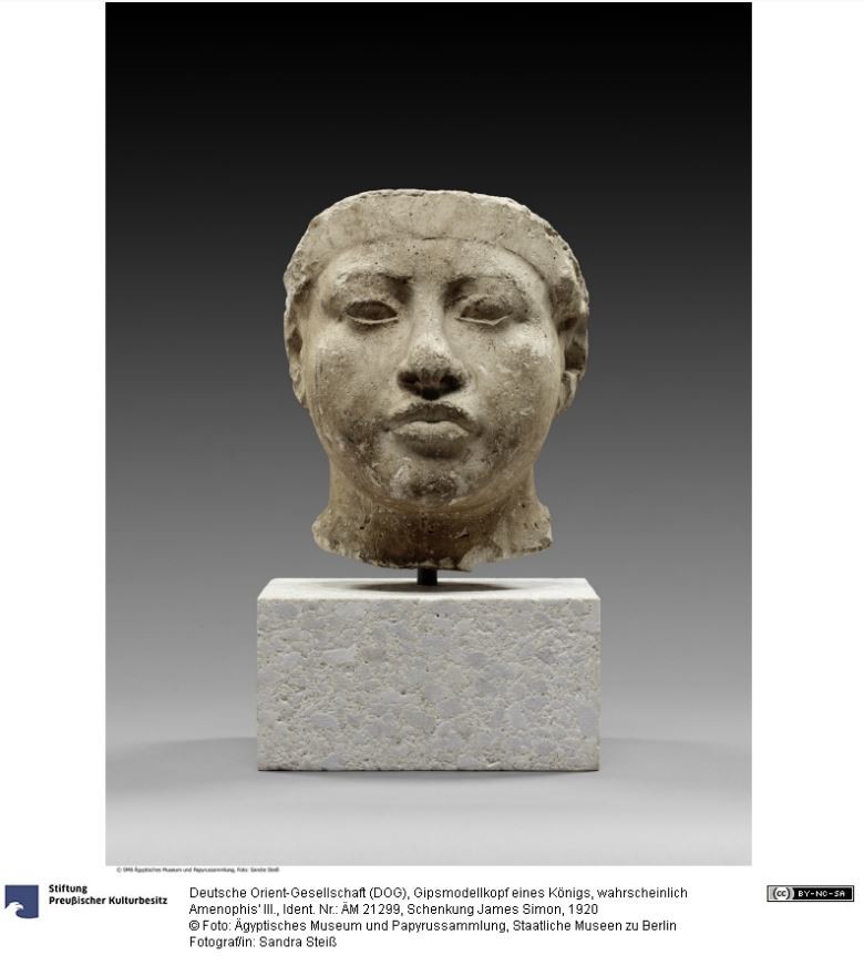 Gipsmodellkopf eines Königs, wahrscheinlich Amenophis' III. (Ägyptisches Museum und Papyrussammlung, Staatliche Museen zu Berlin CC BY-NC-SA)
