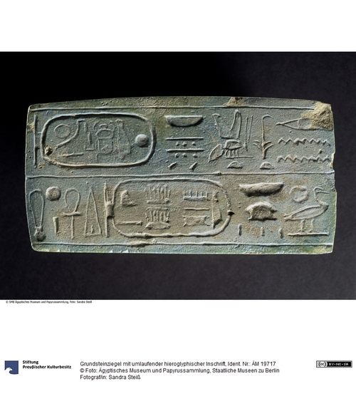 http://www.smb-digital.de/eMuseumPlus?service=ImageAsset&module=collection&objectId=593479&resolution=superImageResolution#2951977 (Ägyptisches Museum und Papyrussammlung, Staatliche Museen zu Berlin CC BY-NC-SA)