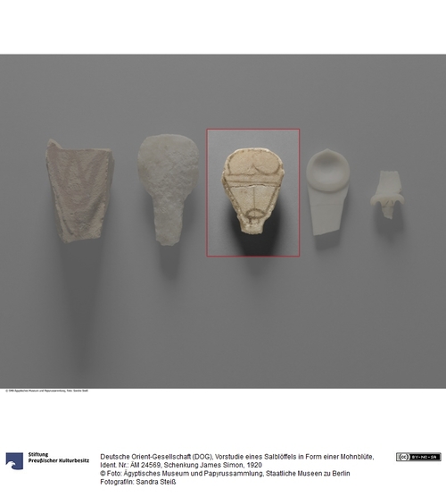 http://www.smb-digital.de/eMuseumPlus?service=ImageAsset&module=collection&objectId=774254&resolution=superImageResolution#4528063 (Ägyptisches Museum und Papyrussammlung, Staatliche Museen zu Berlin CC BY-NC-SA)