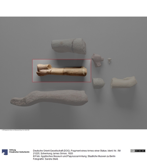 http://www.smb-digital.de/eMuseumPlus?service=ImageAsset&module=collection&objectId=605586&resolution=superImageResolution#4231299 (Ägyptisches Museum und Papyrussammlung, Staatliche Museen zu Berlin CC BY-NC-SA)