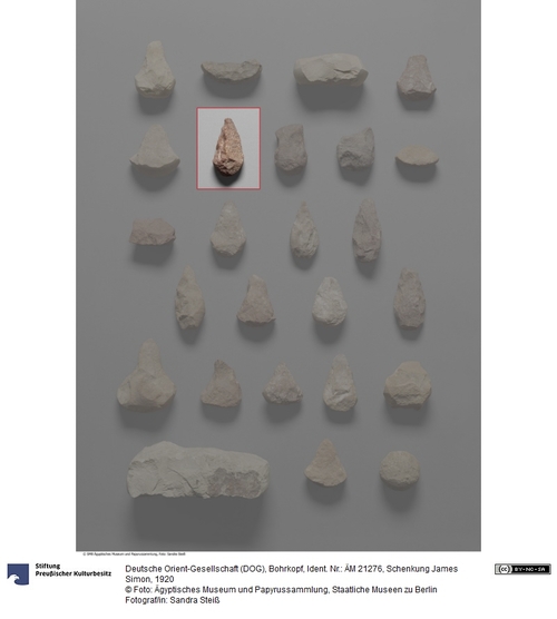 http://www.smb-digital.de/eMuseumPlus?service=ImageAsset&module=collection&objectId=598340&resolution=superImageResolution#3591758 (Ägyptisches Museum und Papyrussammlung, Staatliche Museen zu Berlin CC BY-NC-SA)