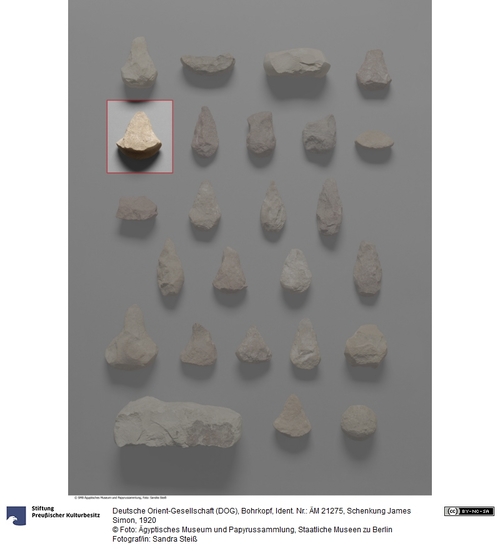 http://www.smb-digital.de/eMuseumPlus?service=ImageAsset&module=collection&objectId=598339&resolution=superImageResolution#4231321 (Ägyptisches Museum und Papyrussammlung, Staatliche Museen zu Berlin CC BY-NC-SA)