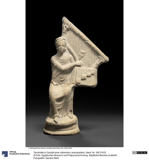 http://www.smb-digital.de/eMuseumPlus?service=ImageAsset&module=collection&objectId=598392&resolution=superImageResolution#1679987 (Ägyptisches Museum und Papyrussammlung, Staatliche Museen zu Berlin CC BY-NC-SA)