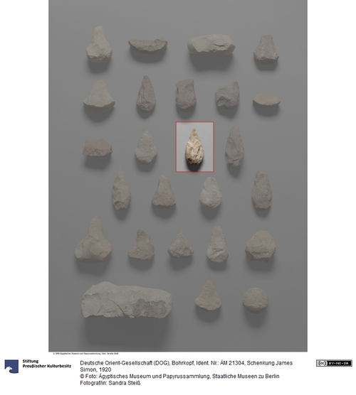 http://www.smb-digital.de/eMuseumPlus?service=ImageAsset&module=collection&objectId=598353&resolution=superImageResolution#4231336 (Ägyptisches Museum und Papyrussammlung, Staatliche Museen zu Berlin CC BY-NC-SA)