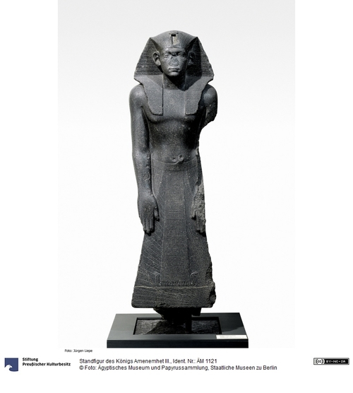 http://www.smb-digital.de/eMuseumPlus?service=ImageAsset&module=collection&objectId=778401&resolution=superImageResolution#252876 (Ägyptisches Museum und Papyrussammlung, Staatliche Museen zu Berlin CC BY-NC-SA)