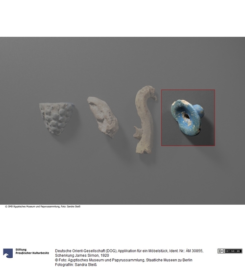 http://www.smb-digital.de/eMuseumPlus?service=ImageAsset&module=collection&objectId=775496&resolution=superImageResolution#4728380 (Ägyptisches Museum und Papyrussammlung, Staatliche Museen zu Berlin CC BY-NC-SA)