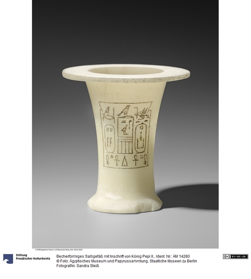 http://www.smb-digital.de/eMuseumPlus?service=ImageAsset&module=collection&objectId=606585&resolution=superImageResolution#455029 (Ägyptisches Museum und Papyrussammlung, Staatliche Museen zu Berlin CC BY-NC-SA)