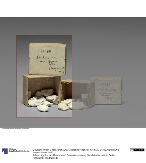 http://www.smb-digital.de/eMuseumPlus?service=ImageAsset&module=collection&objectId=598382&resolution=superImageResolution#3768320 (Ägyptisches Museum und Papyrussammlung, Staatliche Museen zu Berlin CC BY-NC-SA)