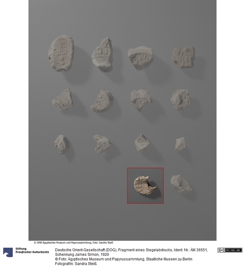 http://www.smb-digital.de/eMuseumPlus?service=ImageAsset&module=collection&objectId=989404&resolution=superImageResolution#4231633 (Ägyptisches Museum und Papyrussammlung, Staatliche Museen zu Berlin CC BY-NC-SA)