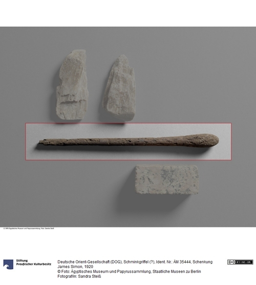 http://www.smb-digital.de/eMuseumPlus?service=ImageAsset&module=collection&objectId=777140&resolution=superImageResolution#4231564 (Ägyptisches Museum und Papyrussammlung, Staatliche Museen zu Berlin CC BY-NC-SA)