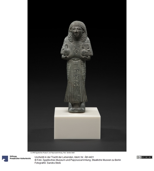 http://www.smb-digital.de/eMuseumPlus?service=ImageAsset&module=collection&objectId=757196&resolution=superImageResolution#1346178 (Ägyptisches Museum und Papyrussammlung, Staatliche Museen zu Berlin CC BY-NC-SA)
