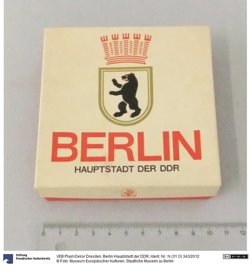 http://www.smb-digital.de/eMuseumPlus?service=ImageAsset&module=collection&objectId=1722073&resolution=superImageResolution#4341951 (Museum Europäischer Kulturen, Staatliche Museen zu Berlin CC BY-NC-SA)