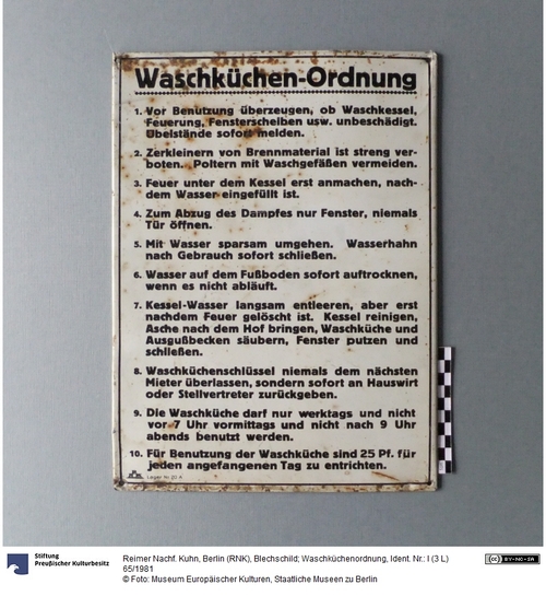 http://www.smb-digital.de/eMuseumPlus?service=ImageAsset&module=collection&objectId=573910&resolution=superImageResolution#4566555 (Museum Europäischer Kulturen, Staatliche Museen zu Berlin CC BY-NC-SA)