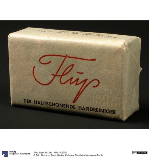 http://www.smb-digital.de/eMuseumPlus?service=ImageAsset&module=collection&objectId=819321&resolution=superImageResolution#809398 (Museum Europäischer Kulturen, Staatliche Museen zu Berlin CC BY-NC-SA)