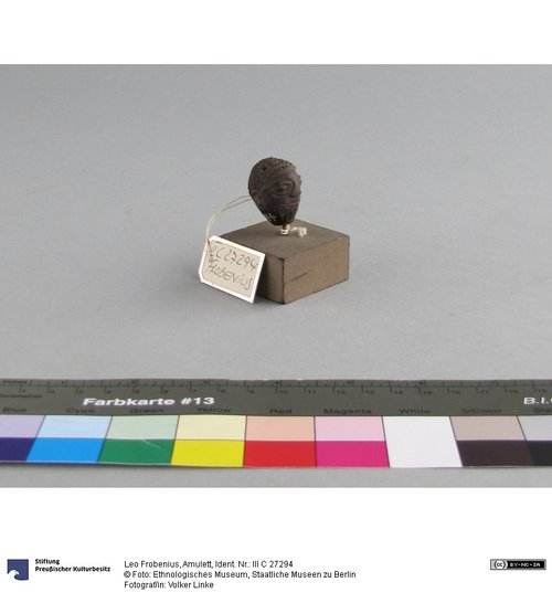 http://www.smb-digital.de/eMuseumPlus?service=ImageAsset&module=collection&objectId=205834&resolution=superImageResolution#505900 (Ethnologisches Museum, Staatliche Museen zu Berlin CC BY-NC-SA)