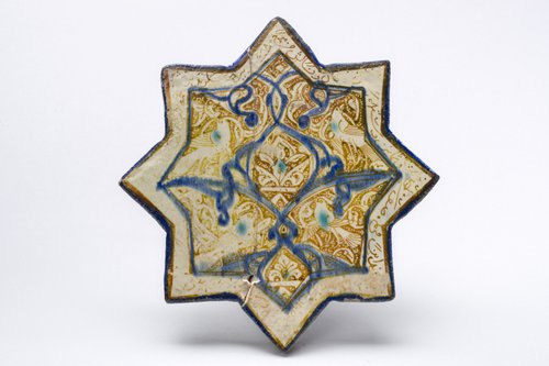 https://id.smb.museum/digital-asset/5169353 (Museum für Islamische Kunst, Staatliche Museen zu Berlin CC BY-NC-SA)