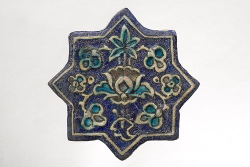 https://id.smb.museum/digital-asset/5158944 (Museum für Islamische Kunst, Staatliche Museen zu Berlin CC BY-NC-SA)