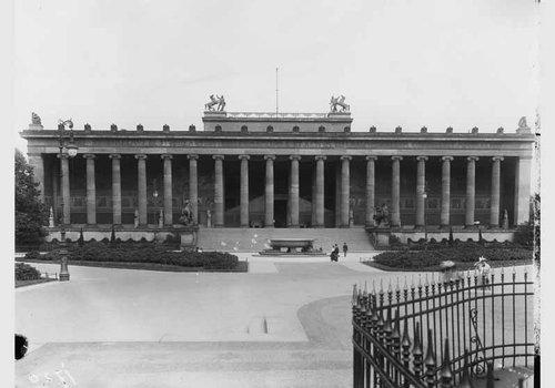 https://id.smb.museum/digital-asset/3891952 (Zentralarchiv, Staatliche Museen zu Berlin CC BY-NC-SA)