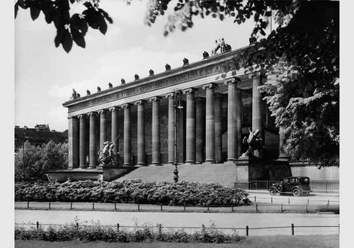 https://id.smb.museum/digital-asset/3892200 (Zentralarchiv, Staatliche Museen zu Berlin CC BY-NC-SA)