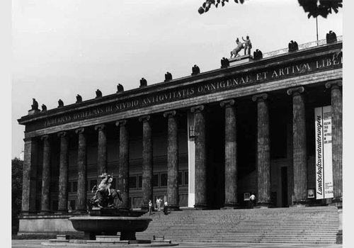 https://id.smb.museum/digital-asset/3892219 (Zentralarchiv, Staatliche Museen zu Berlin CC BY-NC-SA)