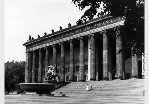 https://id.smb.museum/digital-asset/3892220 (Zentralarchiv, Staatliche Museen zu Berlin CC BY-NC-SA)