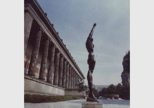 https://id.smb.museum/digital-asset/3892251 (Zentralarchiv, Staatliche Museen zu Berlin CC BY-NC-SA)