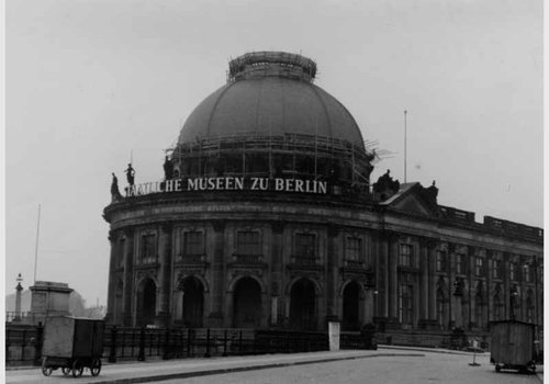 https://id.smb.museum/digital-asset/3893475 (Zentralarchiv, Staatliche Museen zu Berlin CC BY-NC-SA)