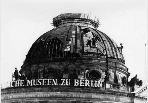 https://id.smb.museum/digital-asset/3893686 (Zentralarchiv, Staatliche Museen zu Berlin CC BY-NC-SA)