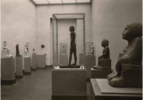 https://id.smb.museum/digital-asset/3895553 (Zentralarchiv, Staatliche Museen zu Berlin CC BY-NC-SA)