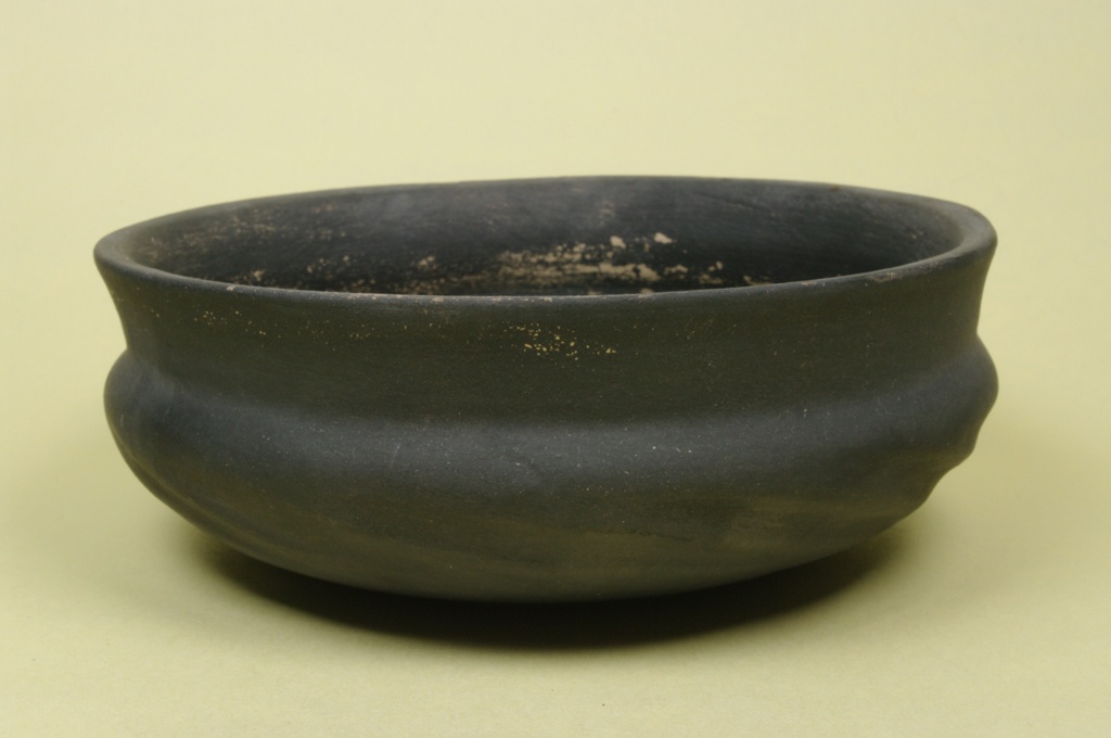 Schale [Eberstein/Eichhorn G.M.J. 5509] (Keramik-Museum Bürgel CC BY-NC-SA)