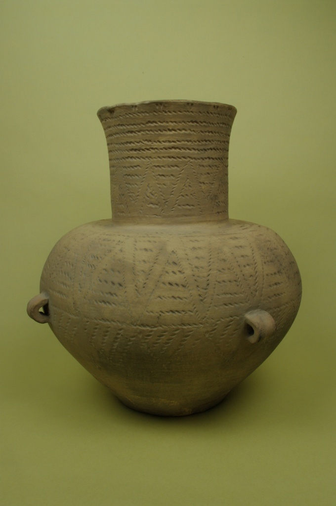 Grosses Gefäss mit Schnur-, Stich- und Kerbverzierung  (Keramik-Museum Bürgel CC BY-NC-SA)