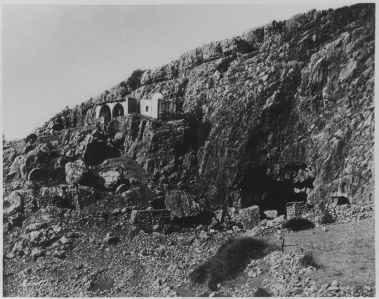 Grotte de Banias (Friedrich-Schiller-Universität: Orientalische Sammlungen und Papyri CC BY-NC-SA)