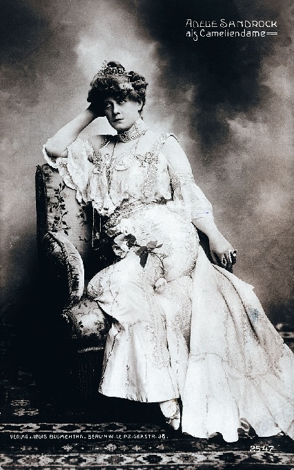 Adele Sandrock als Cameliendame (Meininger Museen: Theatermuseum "Zauberwelt der Kulisse" CC BY-NC-SA)