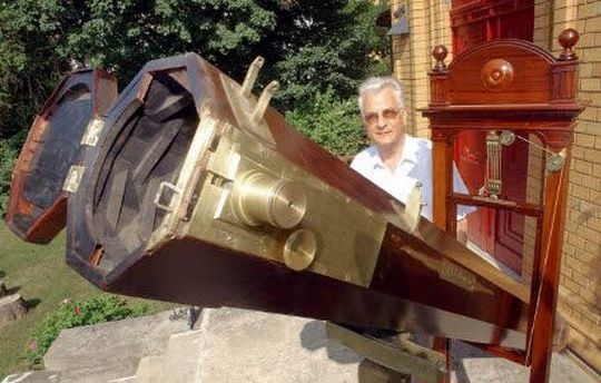 Siebenfüßiges Spiegelteleskop (Herschel-Teleskop) (Friedrich-Schiller-Universität: Historische Sammlungen zur Naturwissenschaft CC BY-NC-SA)