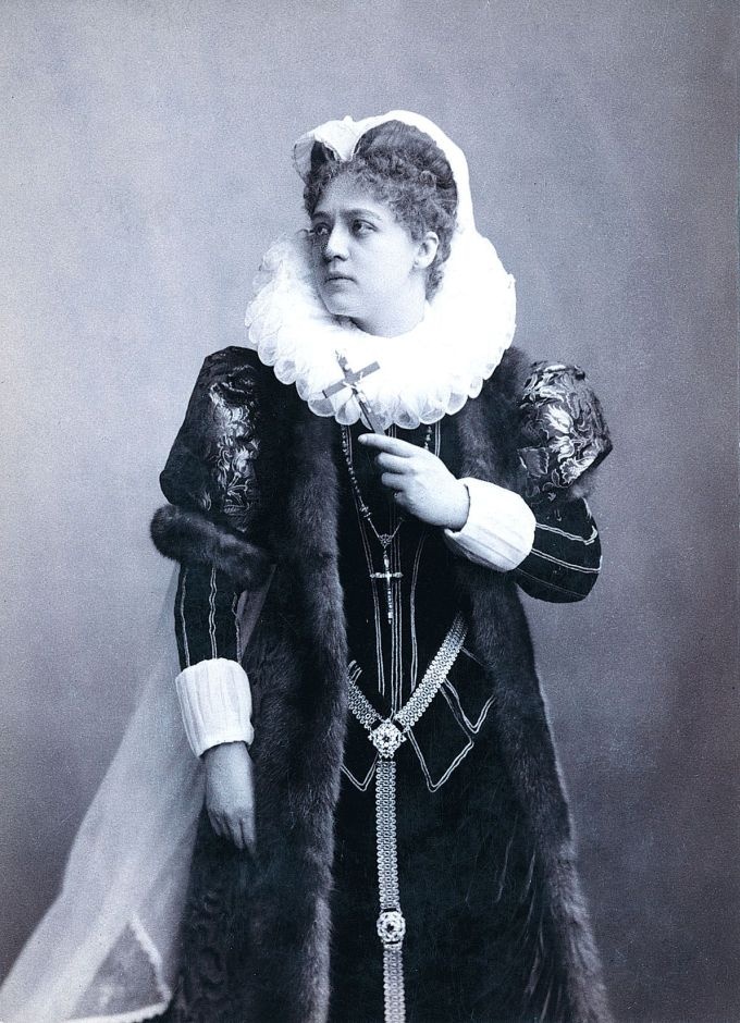 Olga Lorenz als Maria Stuart (Meininger Museen: Theatermuseum "Zauberwelt der Kulisse" CC BY-NC-SA)