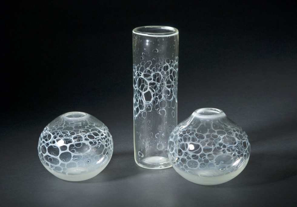 Zwei kugelige Vasen & Stangenvase (Museum für Glaskunst Lauscha CC BY-NC-SA)