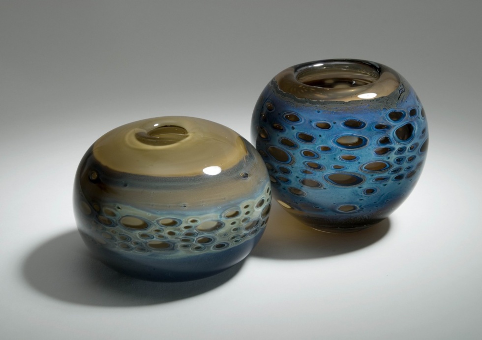 Zwei Kugelvasen (Museum für Glaskunst Lauscha CC BY-NC-SA)