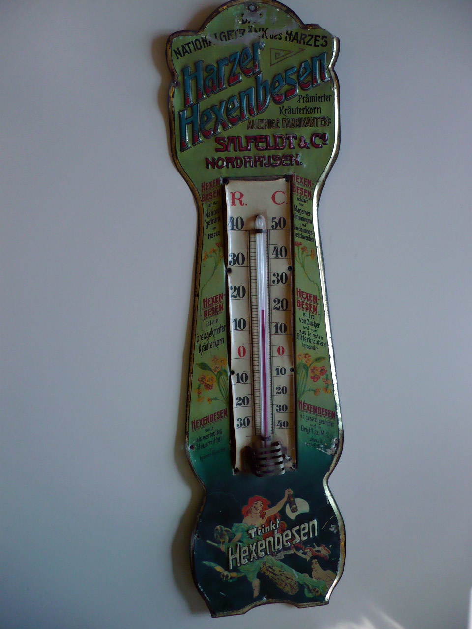 Reklameschild mit Thermometer der Familie Salfeldt & Co. Nordhausen (Echter Nordhäuser Traditionsbrennerei CC BY-NC-SA)