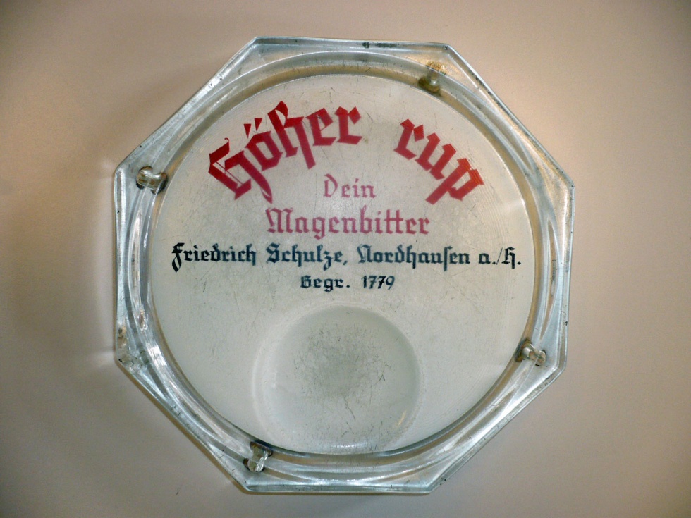 Zahlteller aus Glas der Firma Friedrich Schulze (Echter Nordhäuser Traditionsbrennerei CC BY-NC-SA)