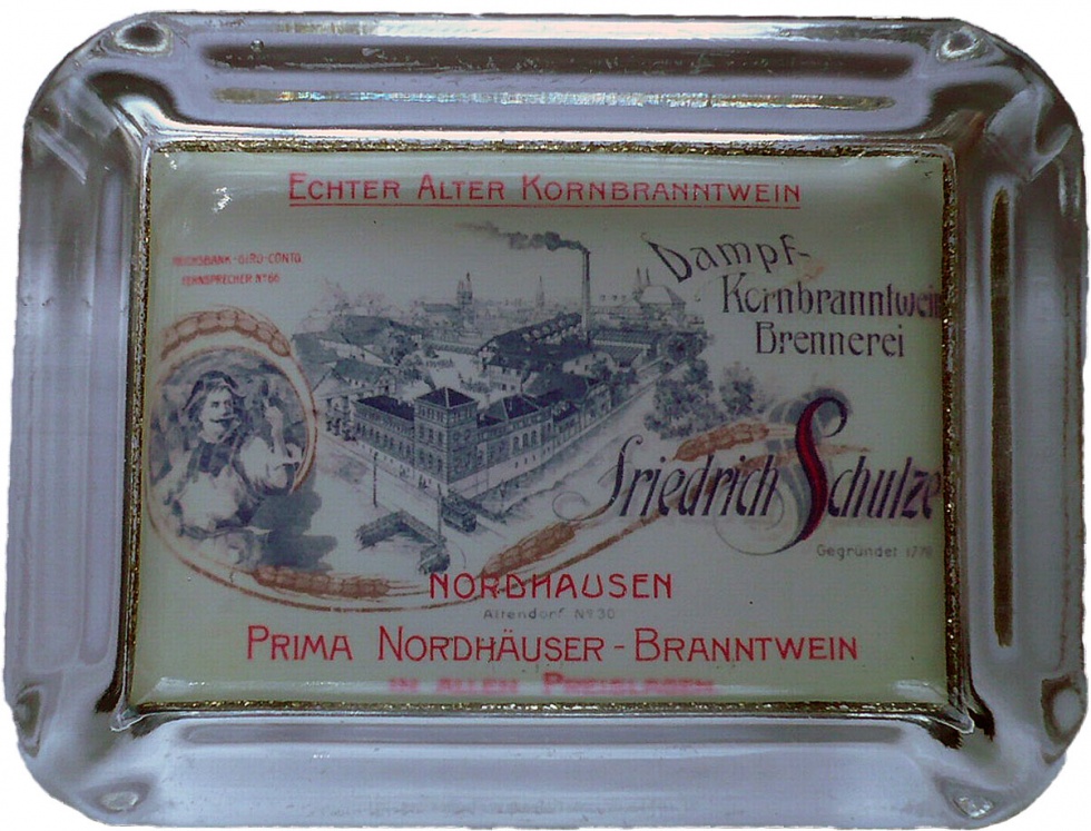 Aschenbecher der Firma Friedrich Schulze (Echter Nordhäuser Traditionsbrennerei CC BY-NC-SA)
