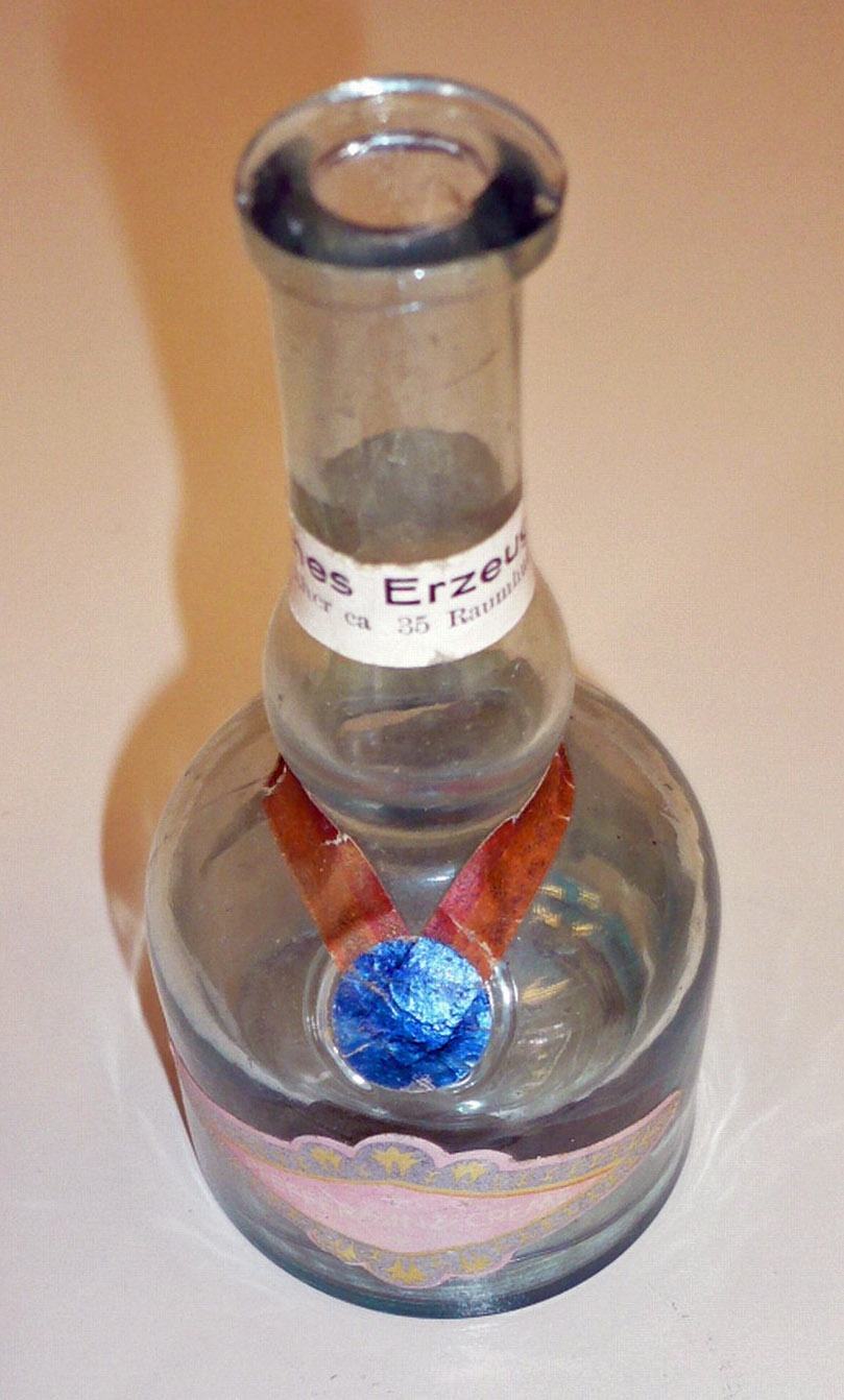Ur-Uhley, kleine Likörflasche  (Echter Nordhäuser Traditionsbrennerei CC BY-NC-SA)
