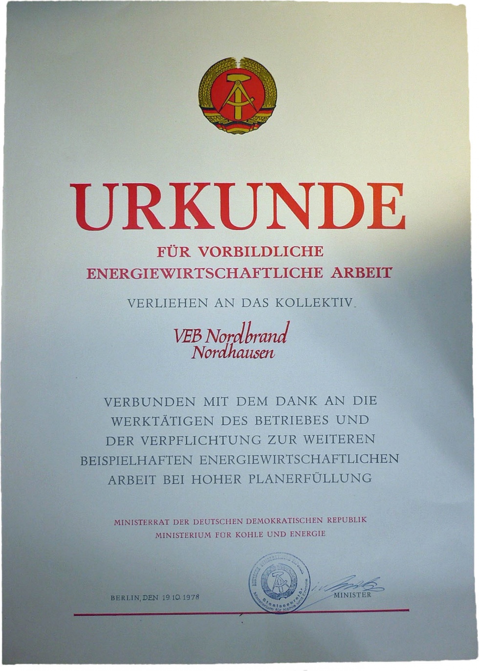 Urkunde v. Ministerium VEB Nordbrand Nordhausen (Echter Nordhäuser Traditionsbrennerei CC BY-NC-SA)