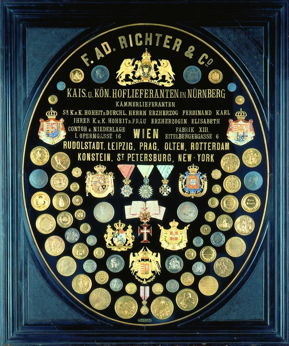 Wappen, Orden und Medaillen der Firma &quot;F. Ad. Richter & Cie.&quot; Rudolstadt (Thüringer Landesmuseum Heidecksburg CC BY-NC-SA)
