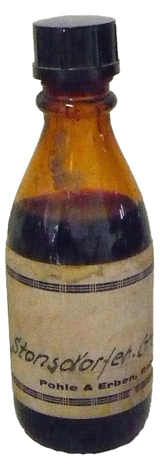 Standflasche für die Aufbewahrung von Essenzen - Stonsdorfer Grdst. (Echter Nordhäuser Traditionsbrennerei CC BY-NC-SA)